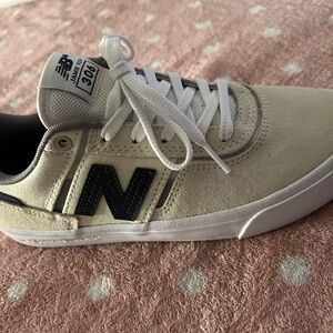 New Balance Men's Beige and Black Sneakers